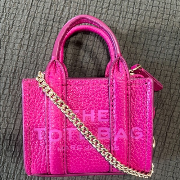 Marc Jacobs Fuchsia Tote with Gold Chain - Picture 1 of 3